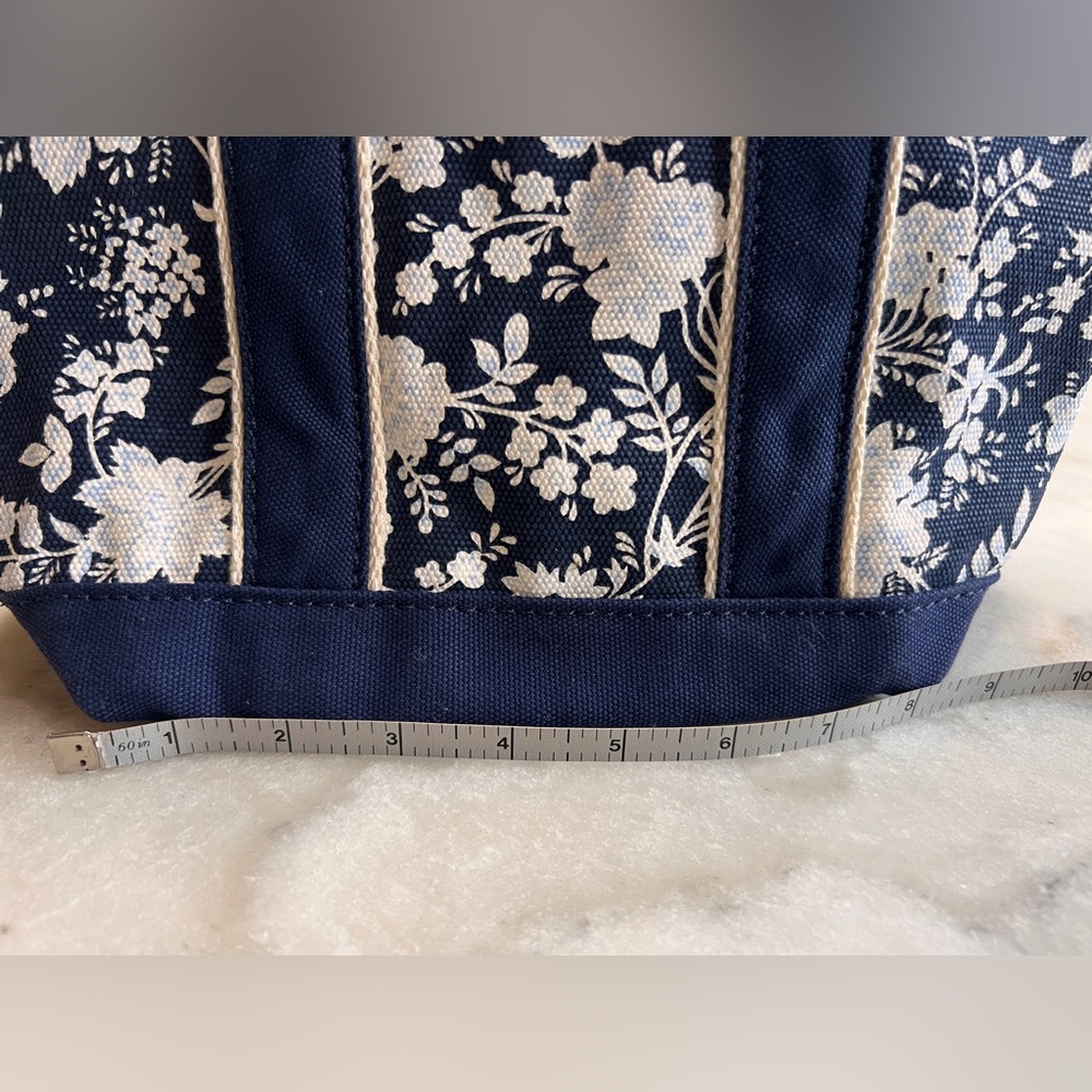 Lands’ End Mini Canvas Tote Bag White and Navy Blue Floral with Zip Close - Picture 8 of 8